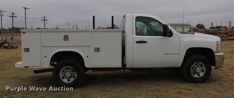 image for item DD1475 2008 Chevrolet Silverado 3500HD utility bed pickup truck