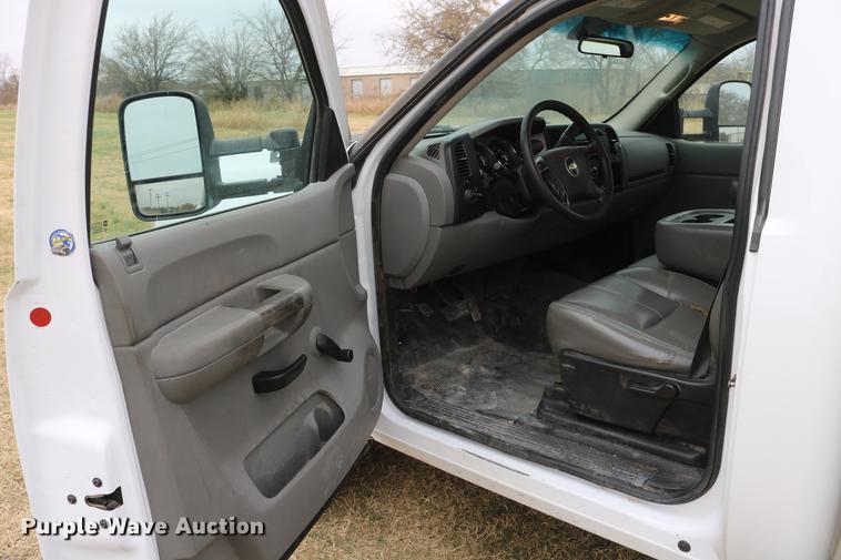 image for item DD1475 2008 Chevrolet Silverado 3500HD utility bed pickup truck