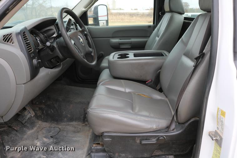 image for item DD1475 2008 Chevrolet Silverado 3500HD utility bed pickup truck