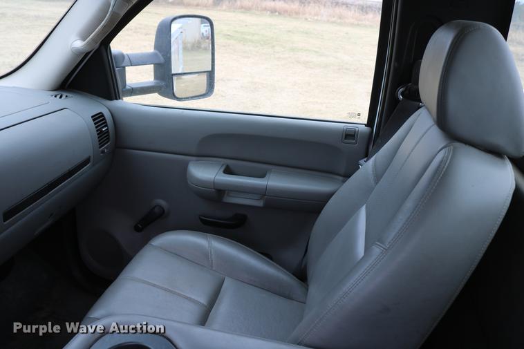 image for item DD1475 2008 Chevrolet Silverado 3500HD utility bed pickup truck