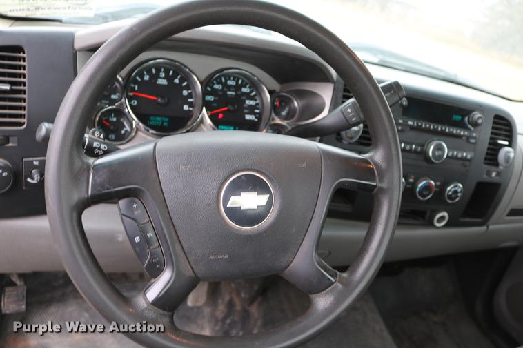 image for item DD1475 2008 Chevrolet Silverado 3500HD utility bed pickup truck