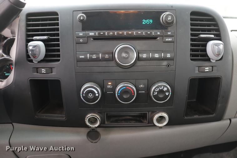 image for item DD1475 2008 Chevrolet Silverado 3500HD utility bed pickup truck