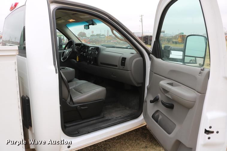 image for item DD1475 2008 Chevrolet Silverado 3500HD utility bed pickup truck