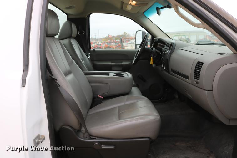 image for item DD1475 2008 Chevrolet Silverado 3500HD utility bed pickup truck