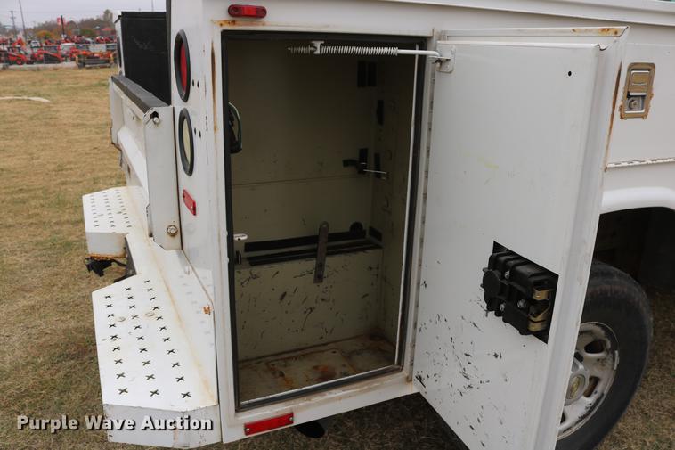 image for item DD1475 2008 Chevrolet Silverado 3500HD utility bed pickup truck