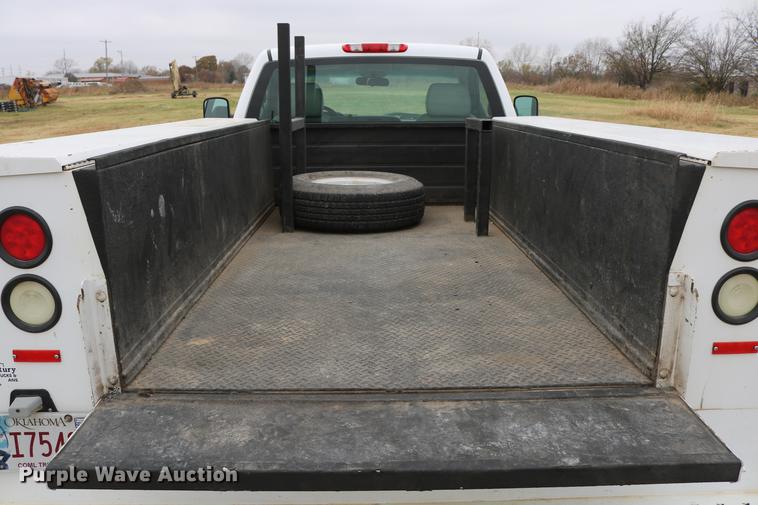 image for item DD1475 2008 Chevrolet Silverado 3500HD utility bed pickup truck