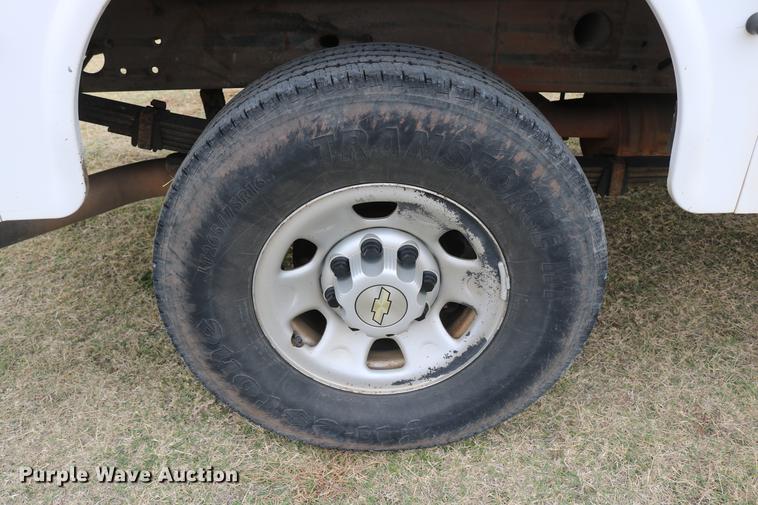 image for item DD1475 2008 Chevrolet Silverado 3500HD utility bed pickup truck