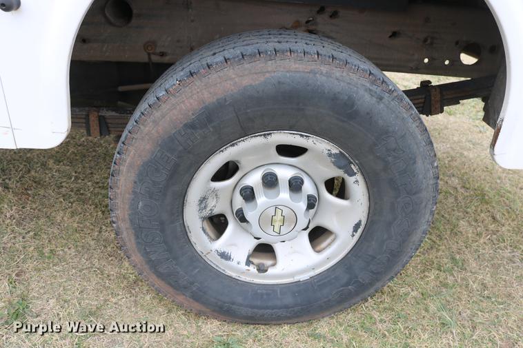 image for item DD1475 2008 Chevrolet Silverado 3500HD utility bed pickup truck