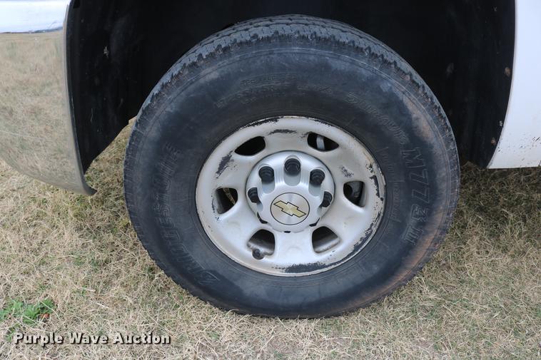 image for item DD1475 2008 Chevrolet Silverado 3500HD utility bed pickup truck