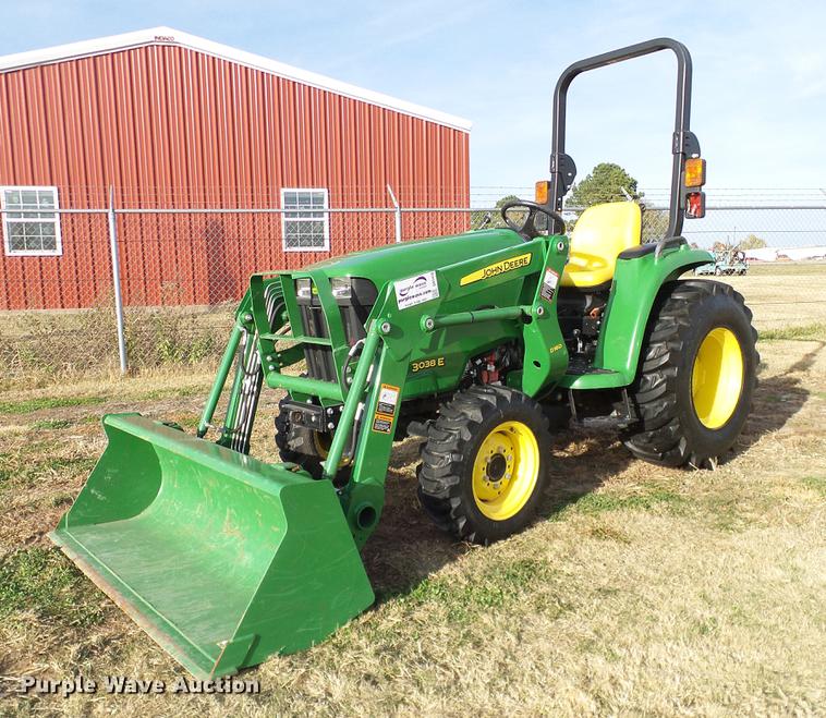 image for item DD1478 2015 John Deere 3038E MFWD tractor