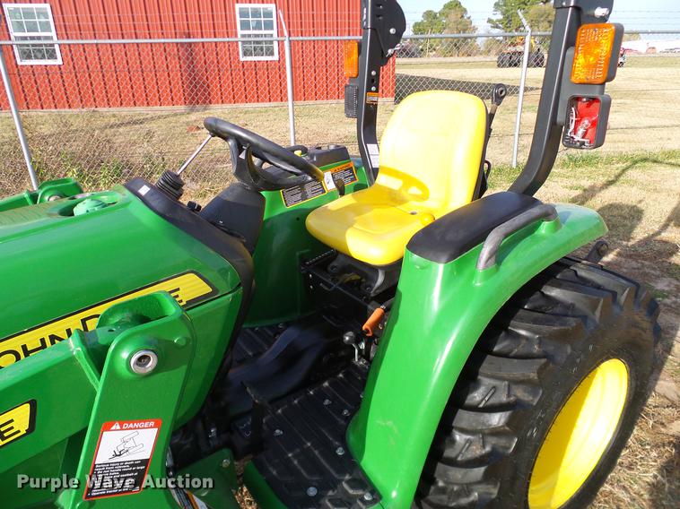 image for item DD1478 2015 John Deere 3038E MFWD tractor