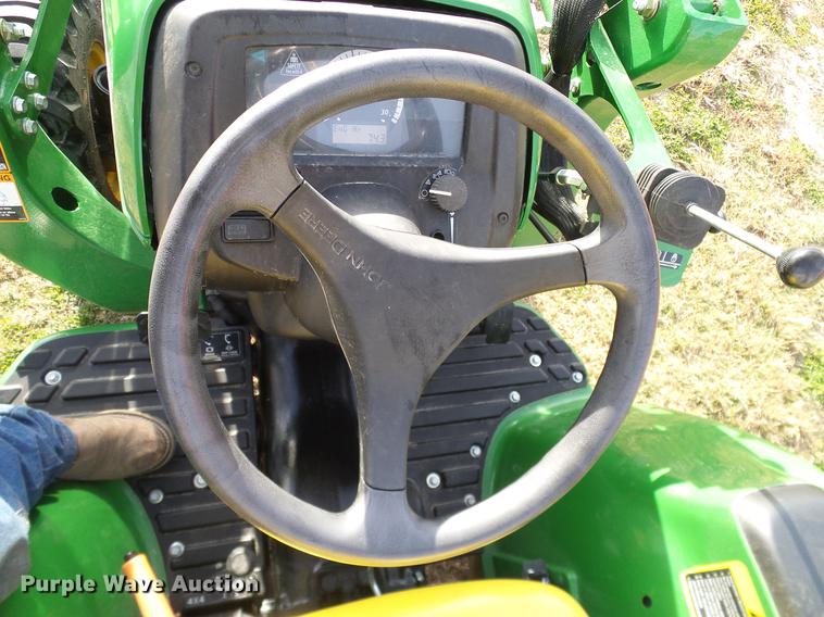 image for item DD1478 2015 John Deere 3038E MFWD tractor