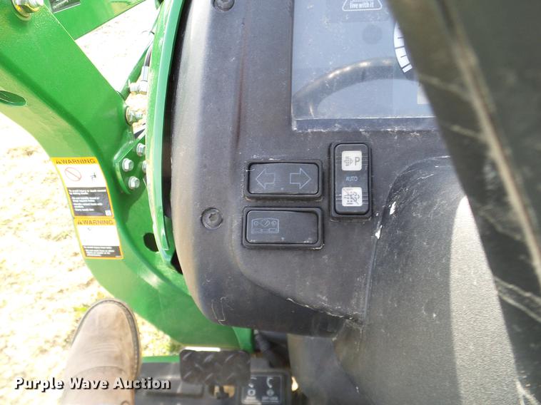 image for item DD1478 2015 John Deere 3038E MFWD tractor