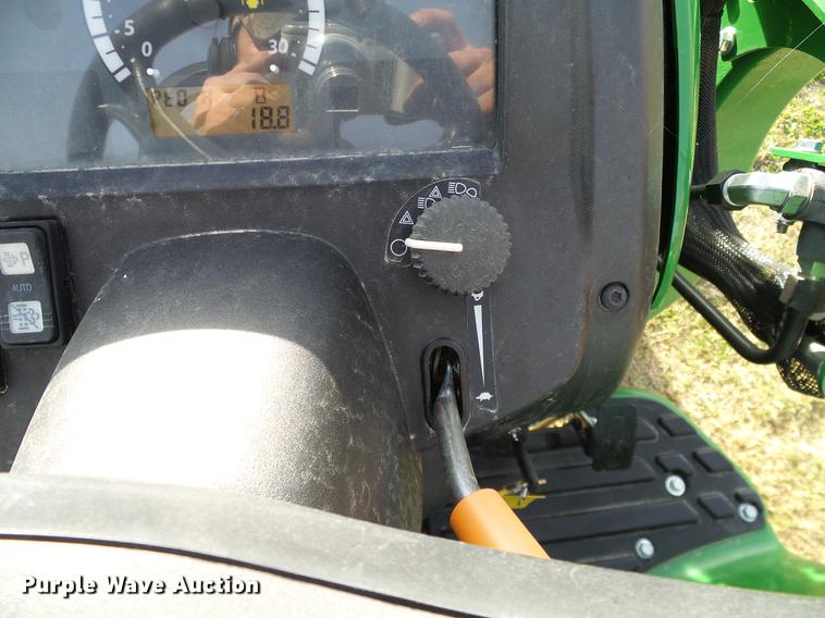 image for item DD1478 2015 John Deere 3038E MFWD tractor