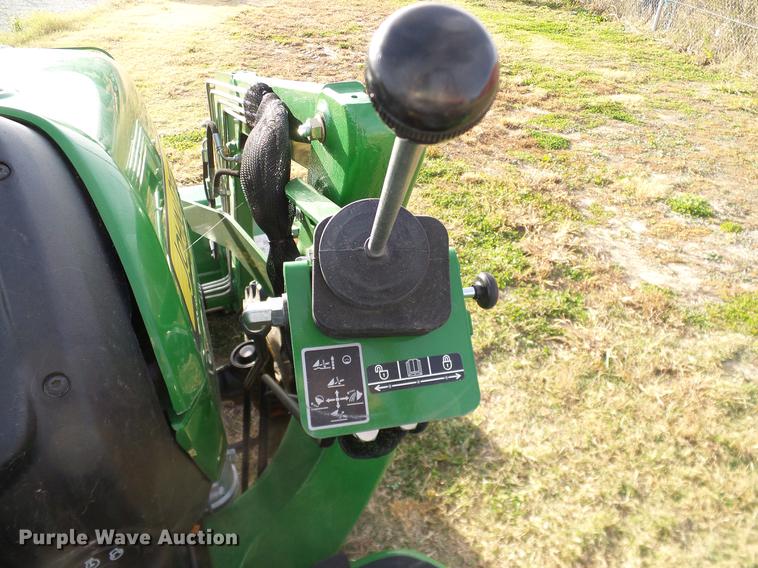 image for item DD1478 2015 John Deere 3038E MFWD tractor
