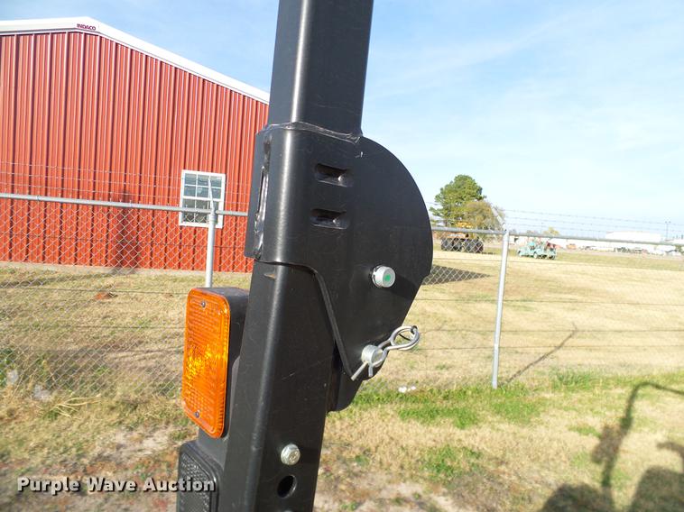 image for item DD1478 2015 John Deere 3038E MFWD tractor