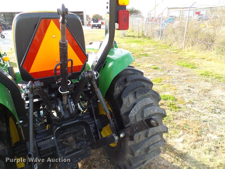 image for item DD1478 2015 John Deere 3038E MFWD tractor