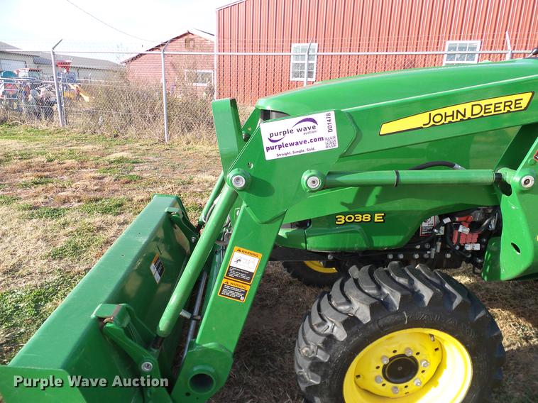 image for item DD1478 2015 John Deere 3038E MFWD tractor
