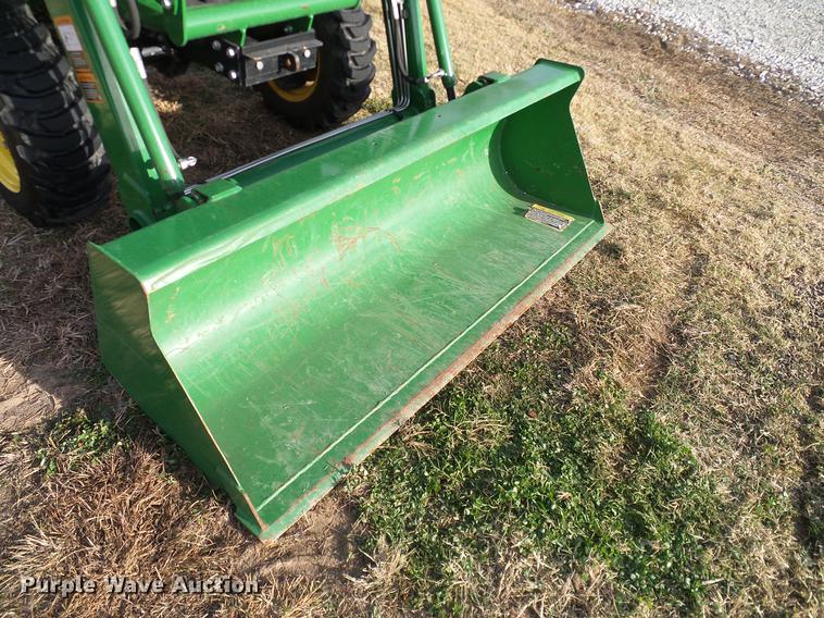 image for item DD1478 2015 John Deere 3038E MFWD tractor