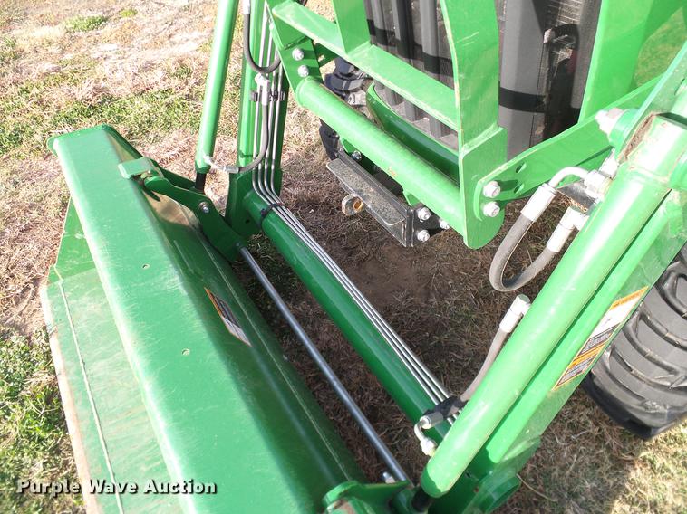 image for item DD1478 2015 John Deere 3038E MFWD tractor