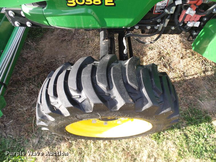 image for item DD1478 2015 John Deere 3038E MFWD tractor