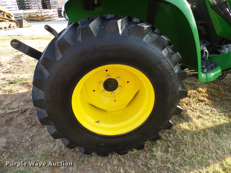 image for item DD1478 2015 John Deere 3038E MFWD tractor