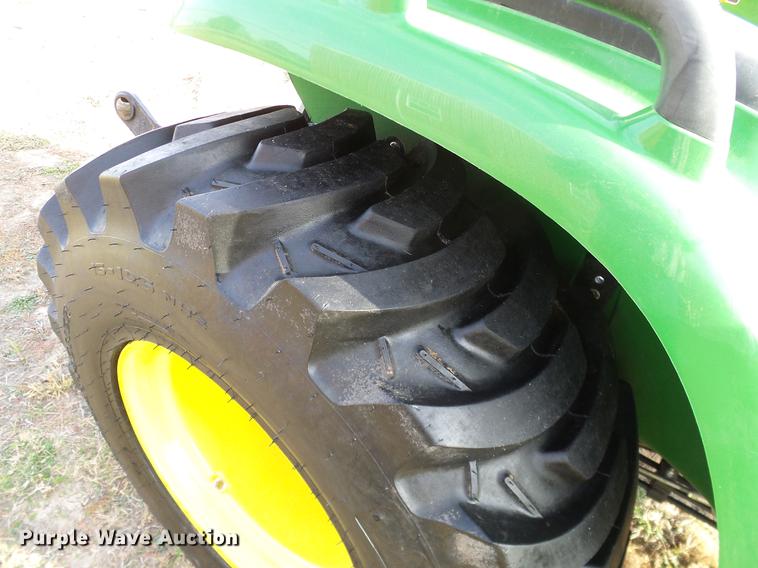 image for item DD1478 2015 John Deere 3038E MFWD tractor