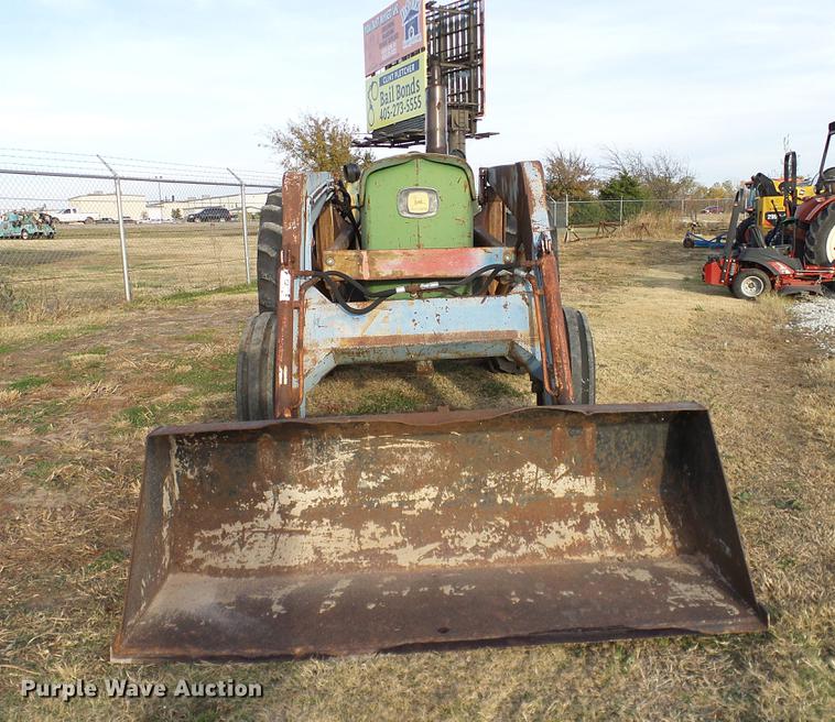 image for item DD1479 John Deere 2120 tractor