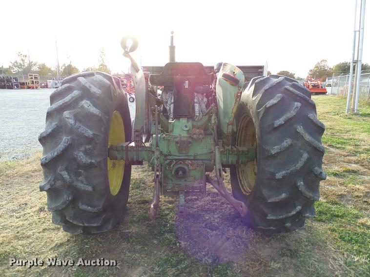 image for item DD1479 John Deere 2120 tractor