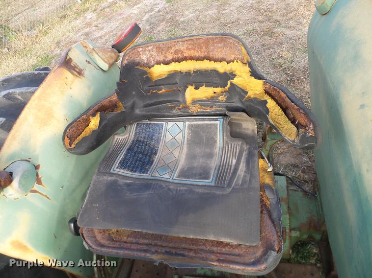 image for item DD1479 John Deere 2120 tractor