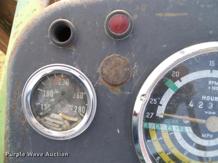 image for item DD1479 John Deere 2120 tractor