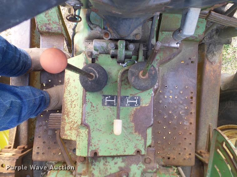 image for item DD1479 John Deere 2120 tractor