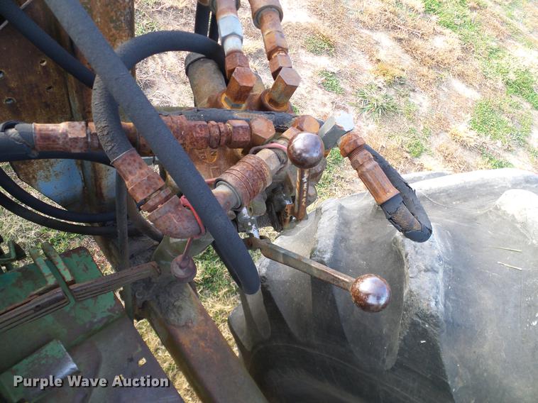 image for item DD1479 John Deere 2120 tractor