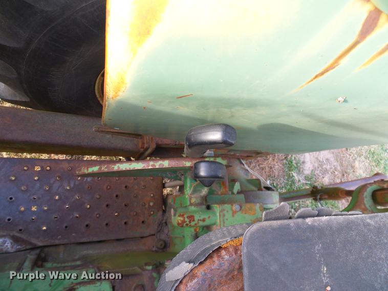 image for item DD1479 John Deere 2120 tractor