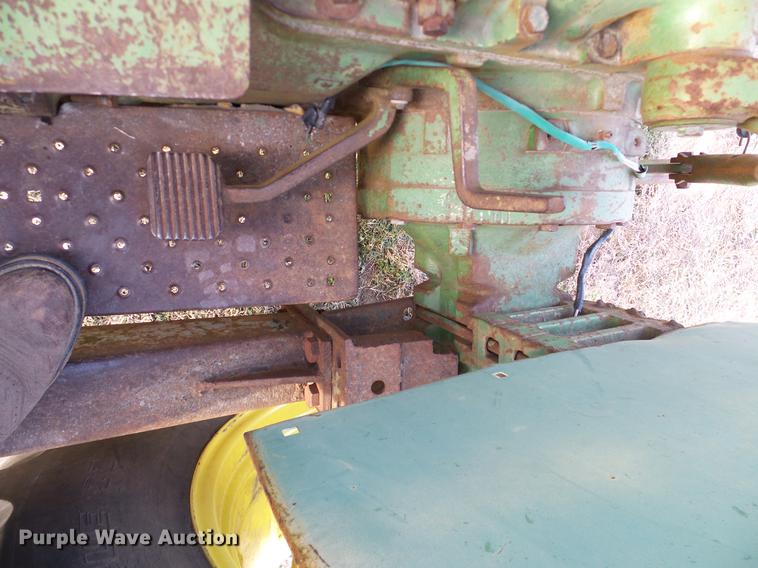 image for item DD1479 John Deere 2120 tractor