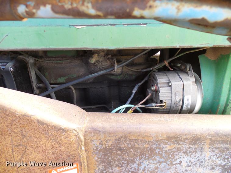 image for item DD1479 John Deere 2120 tractor