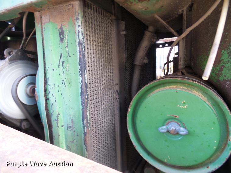 image for item DD1479 John Deere 2120 tractor