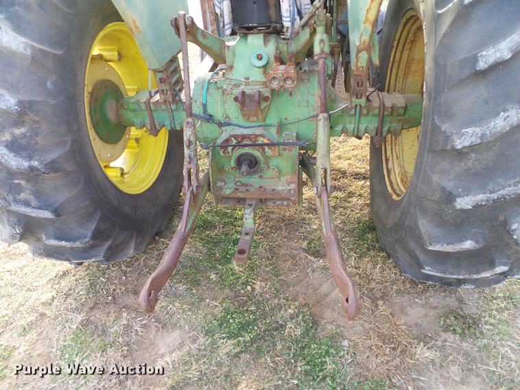 image for item DD1479 John Deere 2120 tractor