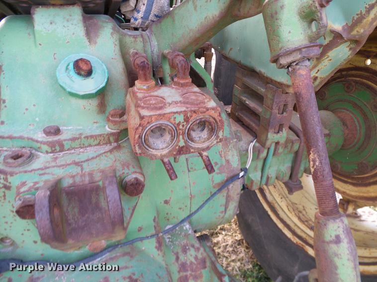 image for item DD1479 John Deere 2120 tractor