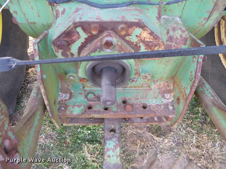 image for item DD1479 John Deere 2120 tractor