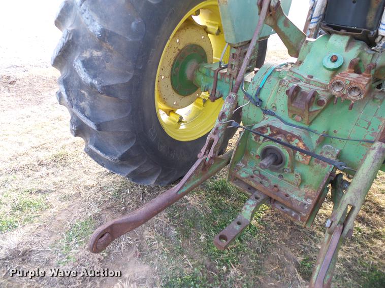 image for item DD1479 John Deere 2120 tractor
