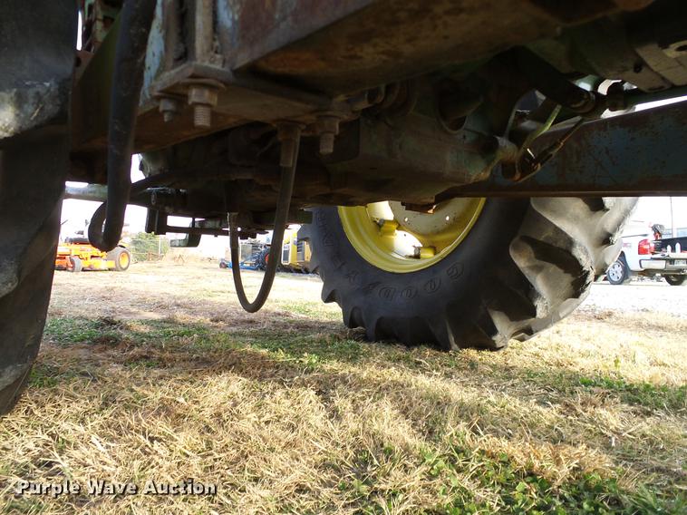 image for item DD1479 John Deere 2120 tractor