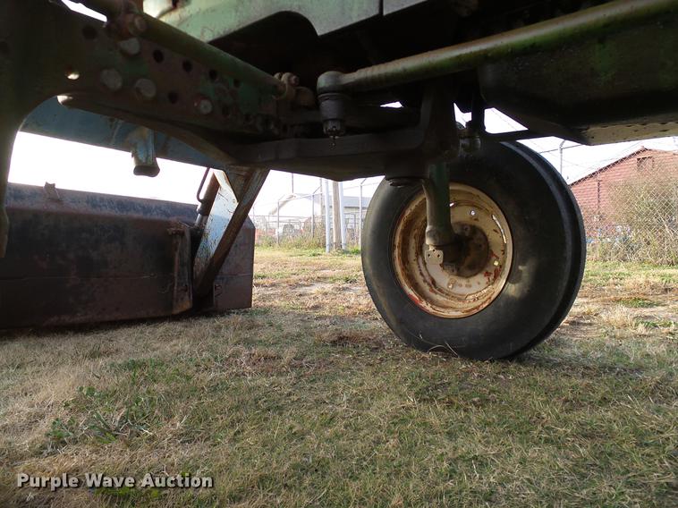 image for item DD1479 John Deere 2120 tractor