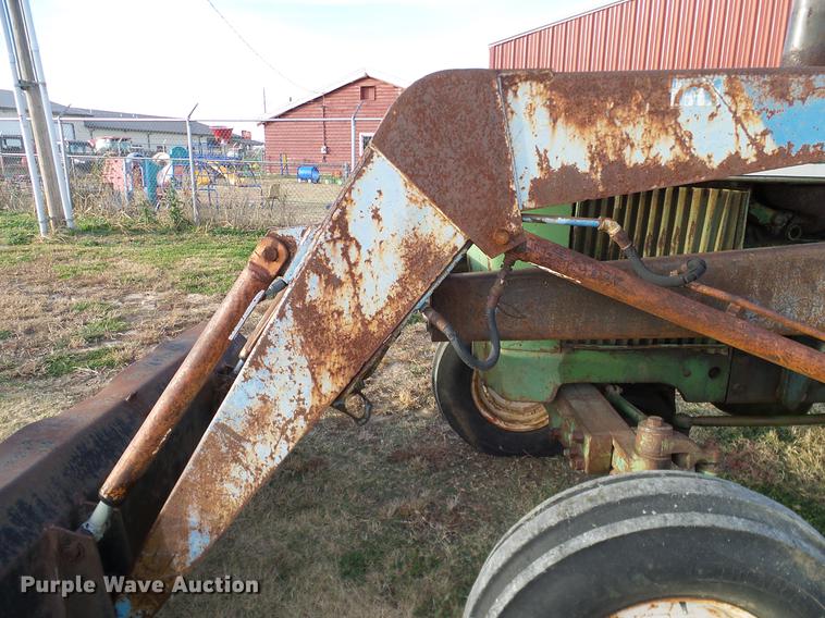 image for item DD1479 John Deere 2120 tractor