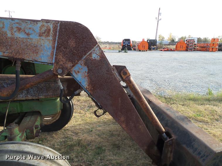 image for item DD1479 John Deere 2120 tractor