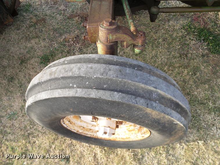 image for item DD1479 John Deere 2120 tractor