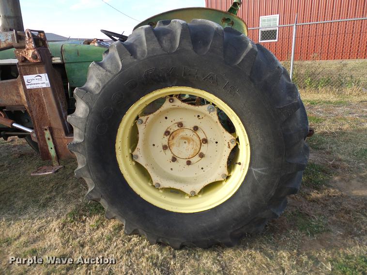 image for item DD1479 John Deere 2120 tractor