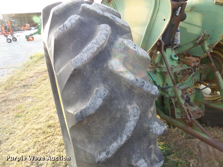 image for item DD1479 John Deere 2120 tractor