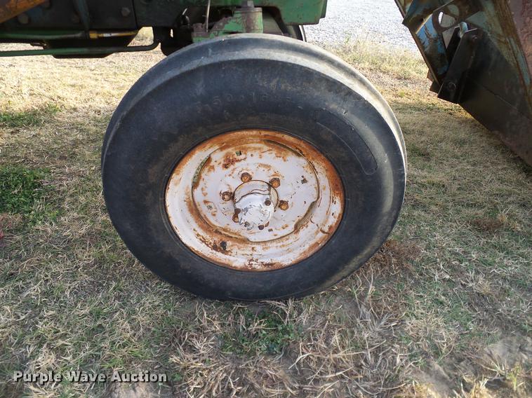 image for item DD1479 John Deere 2120 tractor