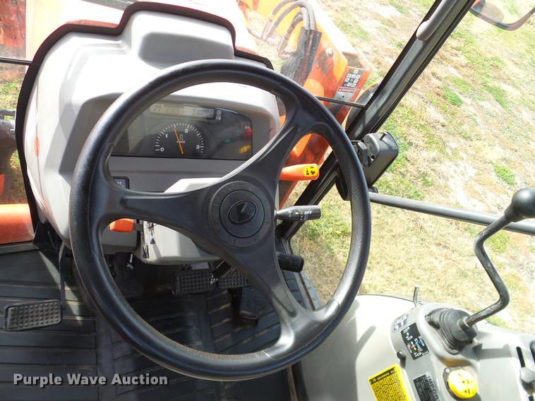 image for item DD1480 2011 Kubota L3240HSTC MFWD tractor